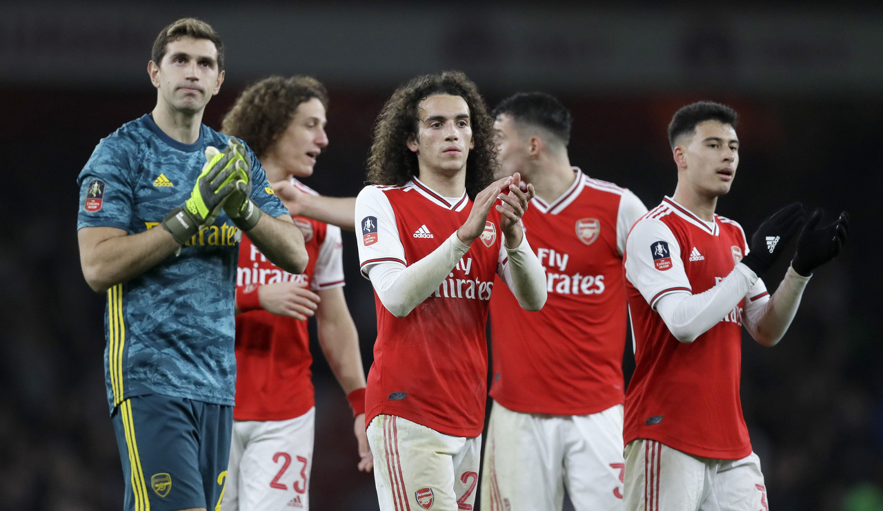 天空体育：张伯伦目前正在阿森纳训练，同时筹划下一步动向