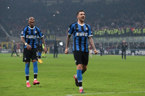 拜仁慕尼黑莱万帽子戏法再创纪录