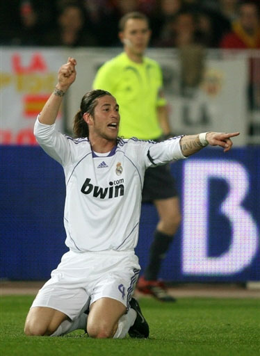 曼联无法复兴 阿莫林临场够差劲 主场1-1西汉姆联领先就乱换人