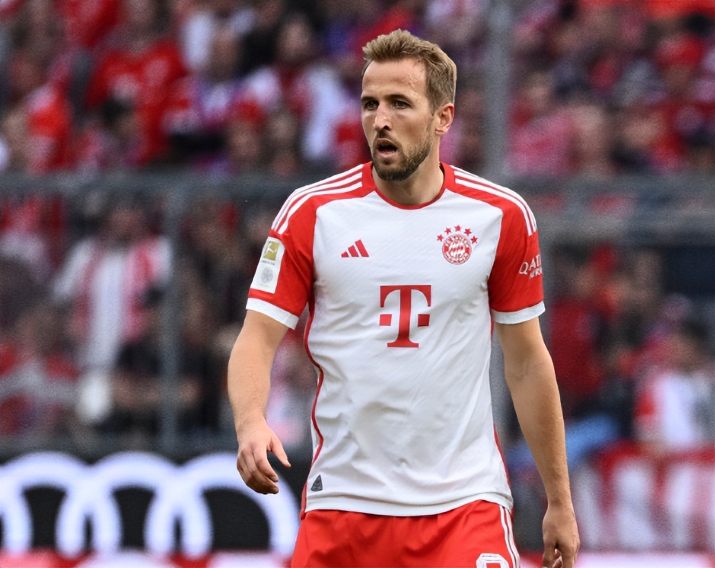 前教练：库普梅纳斯能很好地适应三中卫，斯帕莱蒂非常了解他